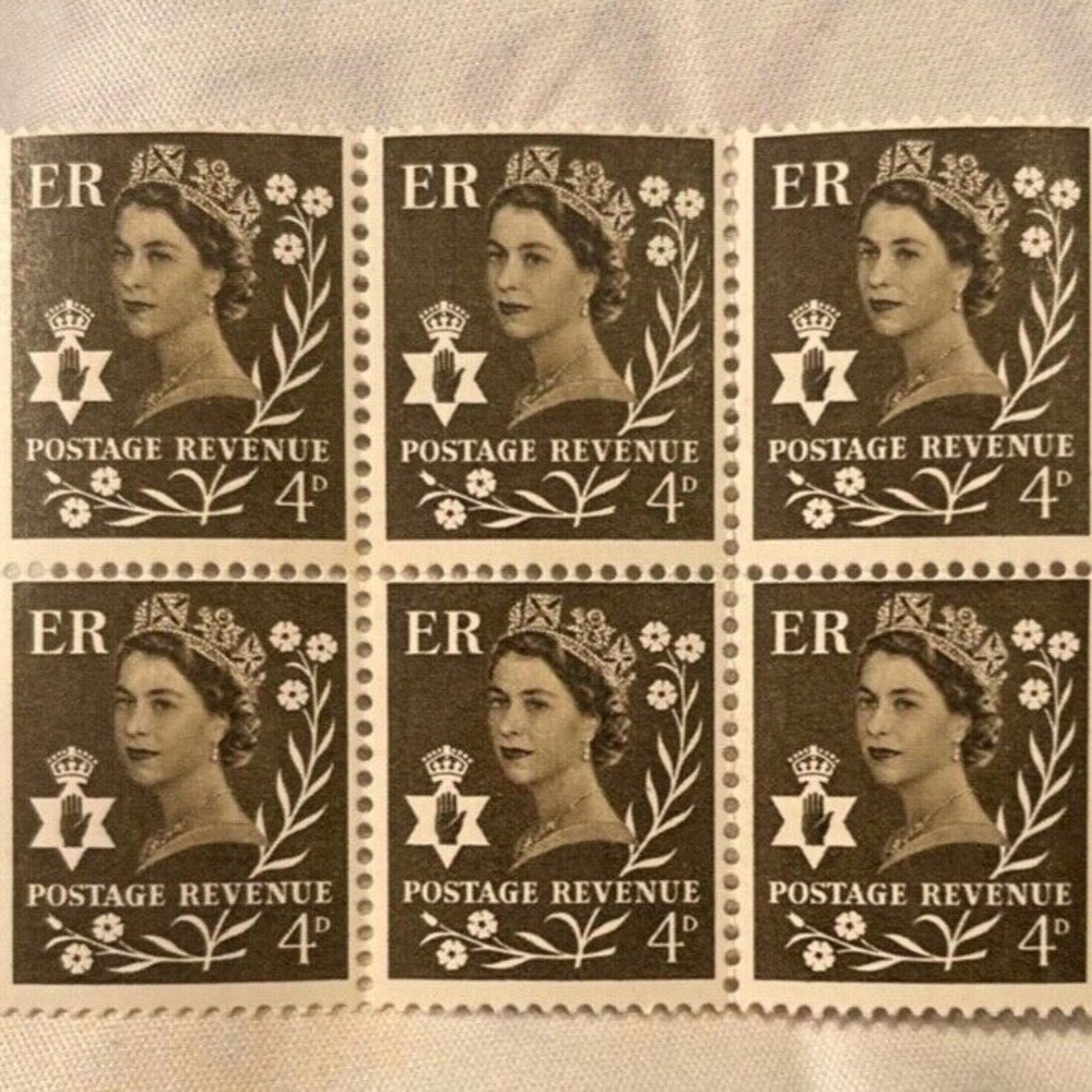 Queen Elizabeth II Her Majesty's Postage Stamp 4d Vintage block of 6